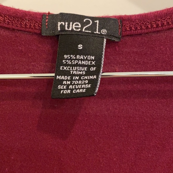 RUE21 Sz S Short Sleeve Henley Tee Maroon Stretch Slinky Thin Material Oversized - Picture 4 of 8
